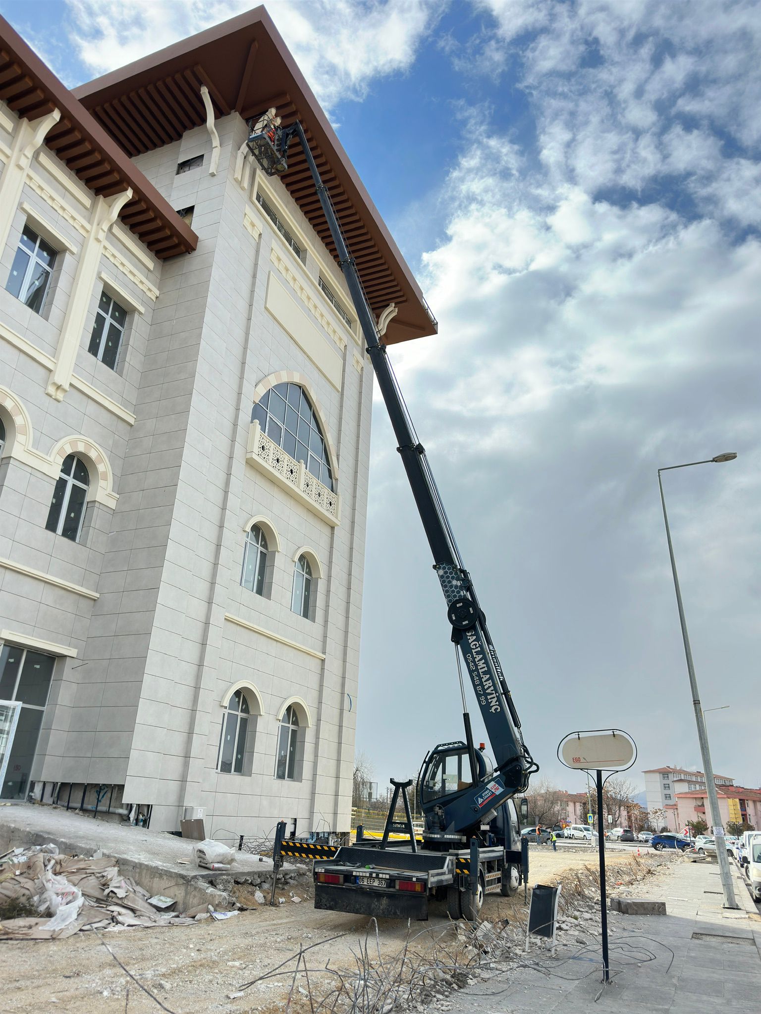 Ankara Sepetli Vinç Kiralama - Sağlamlar Vinç 7/24 Profesyonel Hizmet